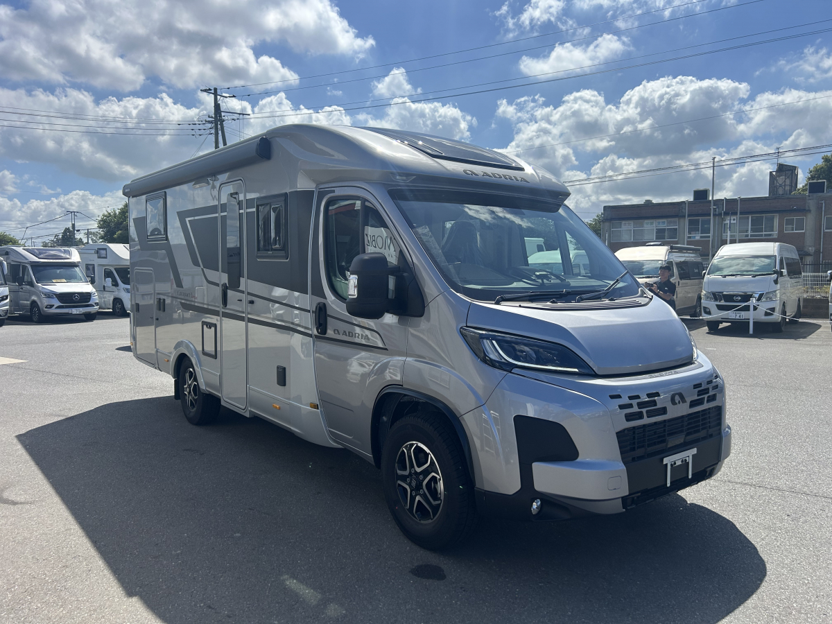 ADRIA COMPACT SUPREME DL コンパクトなサイズでありながら広々とした居住空間、スタイル、実用性、快適性を兼ね備えた、1年中使えるモーターホームです。の画像