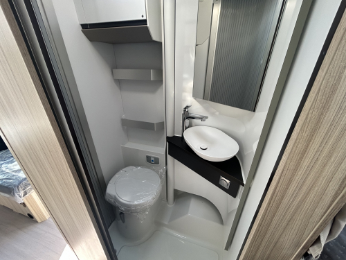 ADRIA COMPACT SUPREME DL コンパクトなサイズでありながら広々とした居住空間、スタイル、実用性、快適性を兼ね備えた、1年中使えるモーターホームです。の他画像6枚目