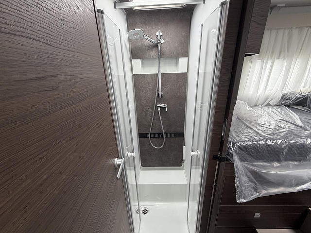 ADRIA SONIC SUPREME 700 DL セカンドシートが横向き対面シートの画像