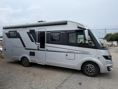 ADRIA SONIC SUPREME 700 DL セカンドシートが横向き対面シートの他画像1枚目