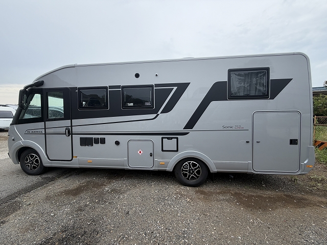ADRIA SONIC SUPREME 700 DL セカンドシートが横向き対面シートの画像