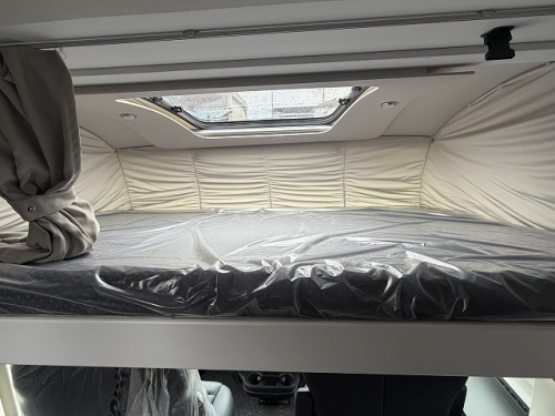 ADRIA SONIC SUPREME 700 DL セカンドシートが横向き対面シートの他画像6枚目