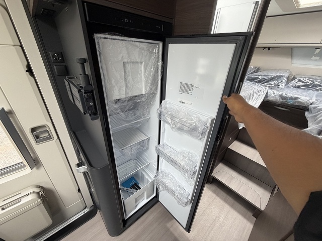 ADRIA SONIC SUPREME 700 DL セカンドシートが横向き対面シートの画像