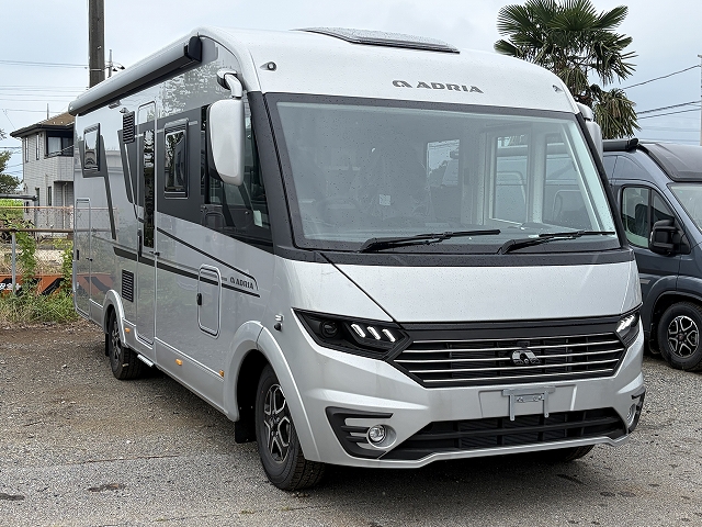 ADRIA SONIC SUPREME 700 DL セカンドシートが横向き対面シートの画像