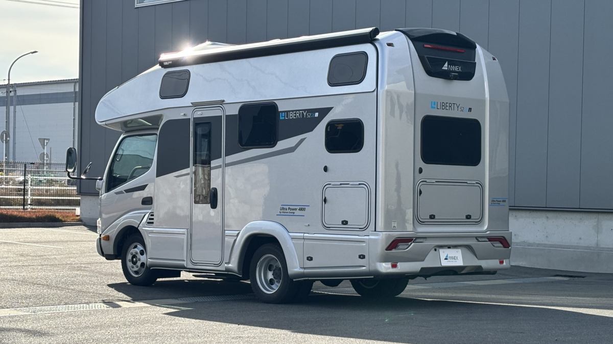 アネックス LIBERTY 52DB i_UltraPower4800_ブラックライン 4WD、　床暖房システム搭載、 国内最高峰の断熱性能と居住性を備えたプレミアム・キャブコン!の画像