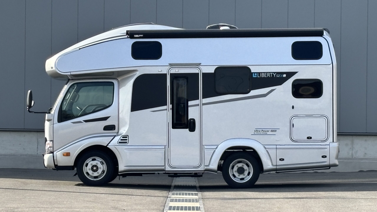 アネックス LIBERTY 52DB i_UltraPower4800_ブラックライン 4WD、　床暖房システム搭載、 国内最高峰の断熱性能と居住性を備えたプレミアム・キャブコン!の画像