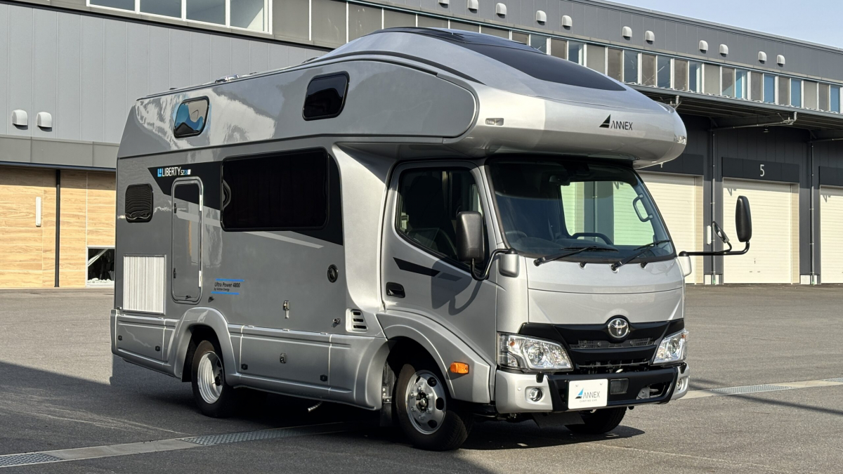 アネックス LIBERTY 52DB i_UltraPower4800_ブラックライン 4WD、　床暖房システム搭載、 国内最高峰の断熱性能と居住性を備えたプレミアム・キャブコン!の画像