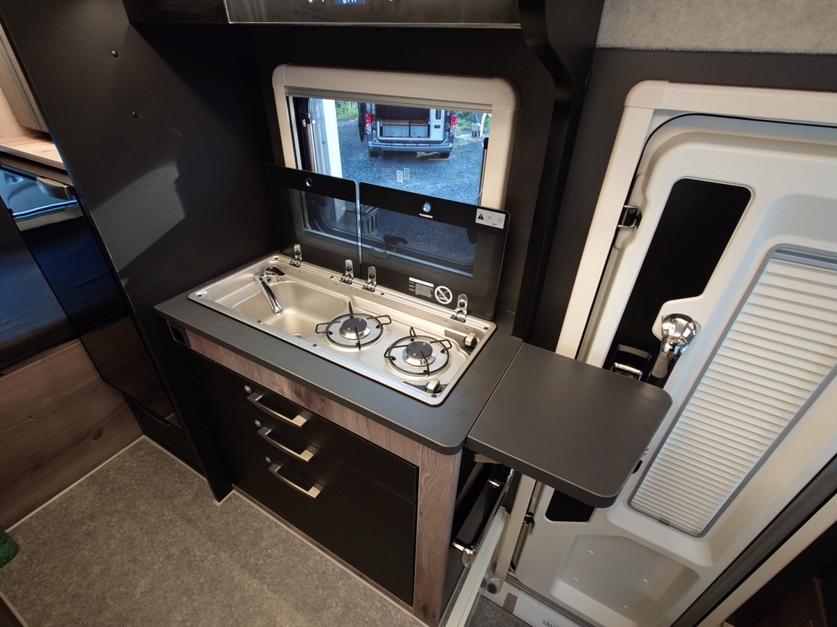 アネックス LIBERTY 52DB i_UltraPower4800_ブラックライン 4WD、　床暖房システム搭載、 国内最高峰の断熱性能と居住性を備えたプレミアム・キャブコン!の画像
