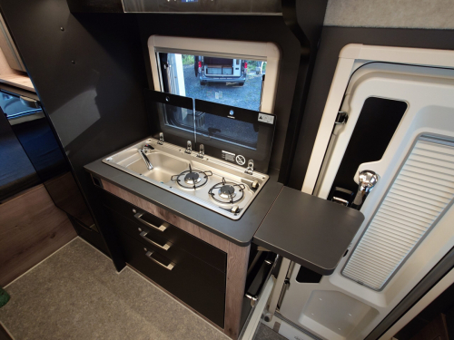 アネックス LIBERTY 52DB i_UltraPower4800_ブラックライン 4WD、　床暖房システム搭載、 国内最高峰の断熱性能と居住性を備えたプレミアム・キャブコン!の他画像3枚目