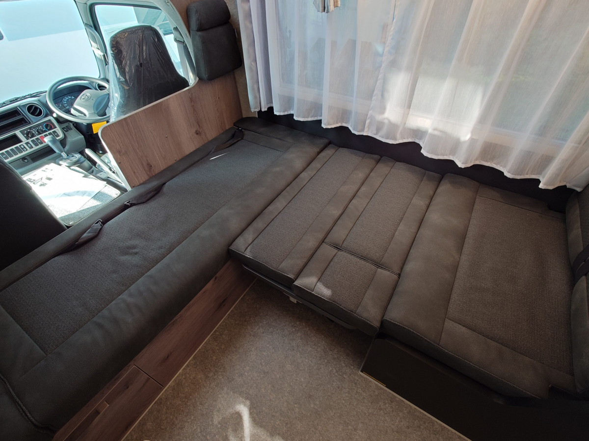 アネックス LIBERTY 52DB i_UltraPower4800_ブラックライン 4WD、　床暖房システム搭載、 国内最高峰の断熱性能と居住性を備えたプレミアム・キャブコン!の画像