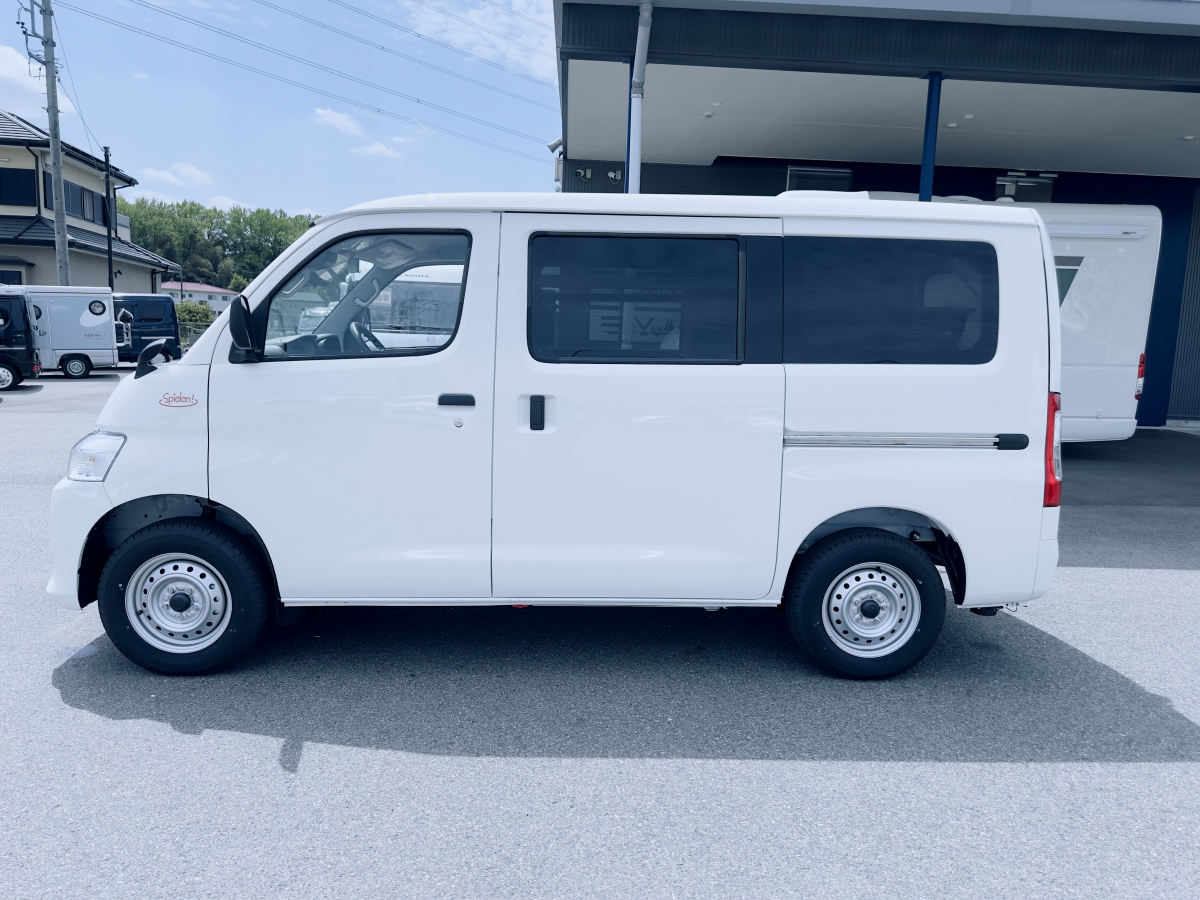 フロットモビール シュピーレン  トヨタ・タウンエースベース、「ちょうどいいサイズ」と「圧倒的なカスタムの自由度」が最大の魅力のコンパクト・バンコン!の画像