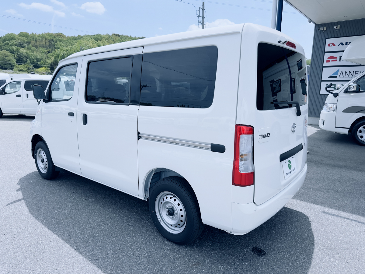 フロットモビール シュピーレン  トヨタ・タウンエースベース、「ちょうどいいサイズ」と「圧倒的なカスタムの自由度」が最大の魅力のコンパクト・バンコン!の画像