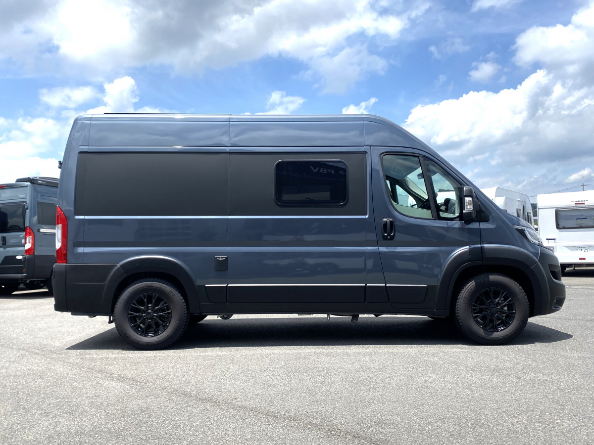THIRD SPACE BREATH 54DD 2人旅でも家族でも使いやすいキャンピングカー!の画像