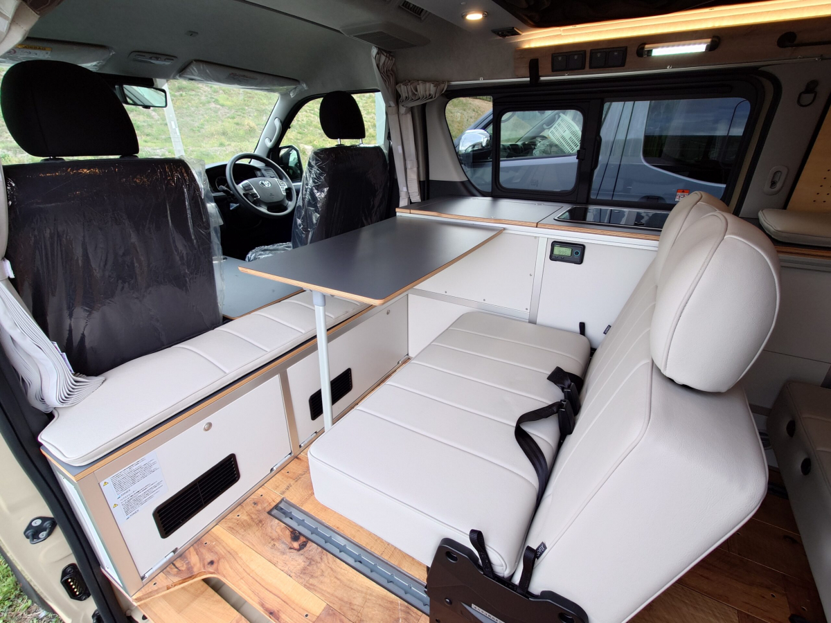 アネックス UTONE500 CP+ クーラーパッケージプラス　2WD-D　圧倒的な室内空間を誇るUTONE500　エレベーティングルーフがついて子供も笑顔になる!の画像