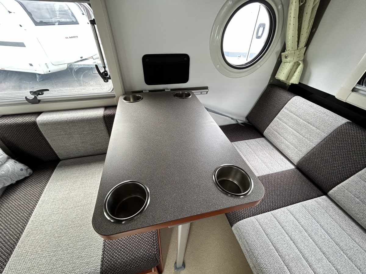 インディアナRV インディ727  軽キャンパーの枠を超えた本格派アルミボディ・キャブコンの画像