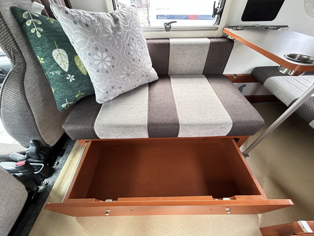 インディアナRV インディ727  軽キャンパーの枠を超えた本格派アルミボディ・キャブコンの画像