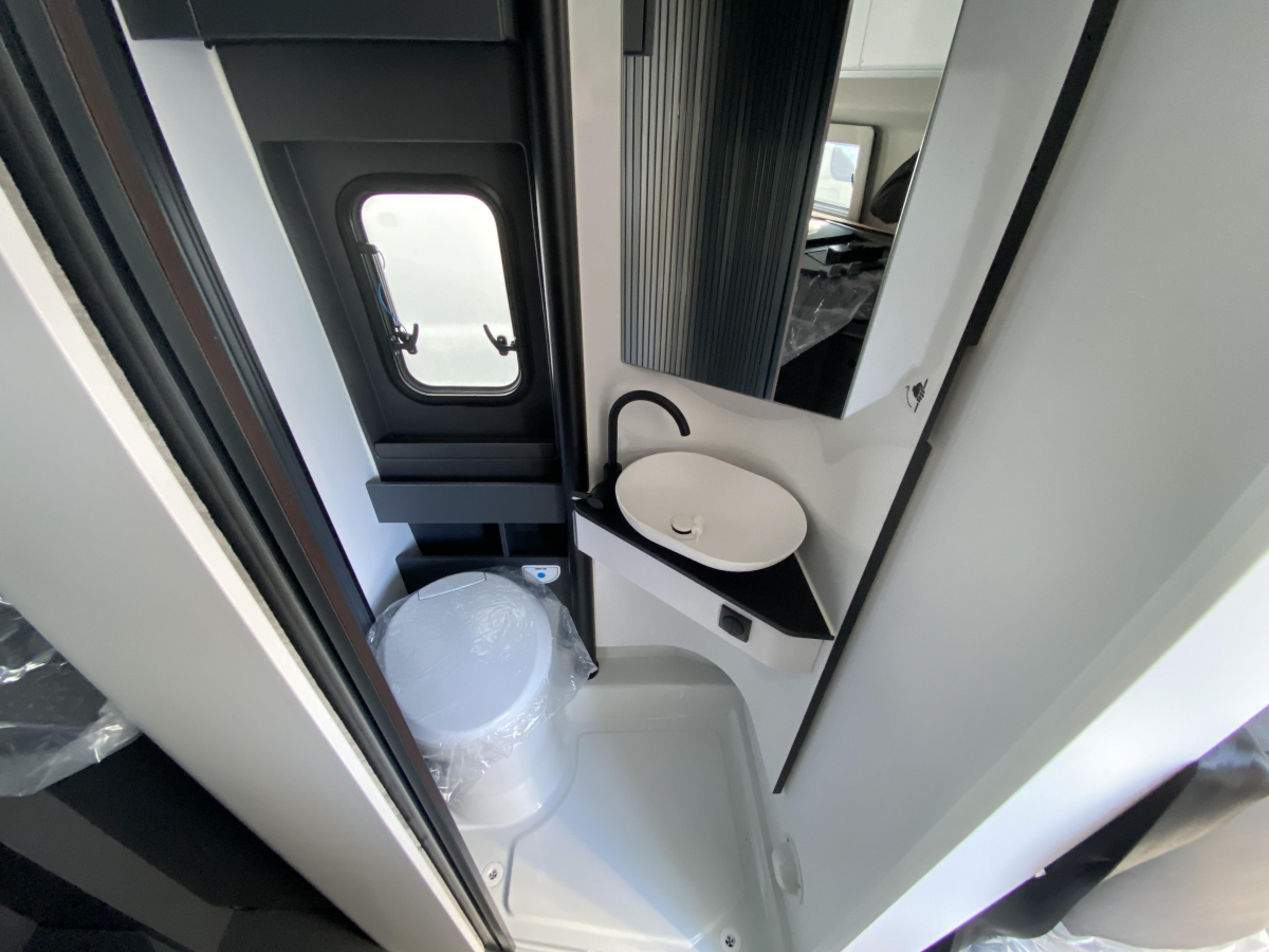 ADRIA TWIN SUPREME 640 SLB 新車未登録車!!最新のシリーズ10がベース車です!の画像