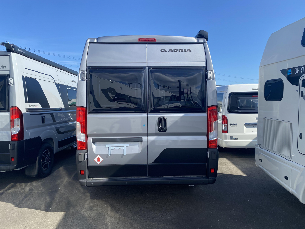 ADRIA TWIN SUPREME 640 SLB 新車未登録車!!最新のシリーズ10がベース車です!の画像