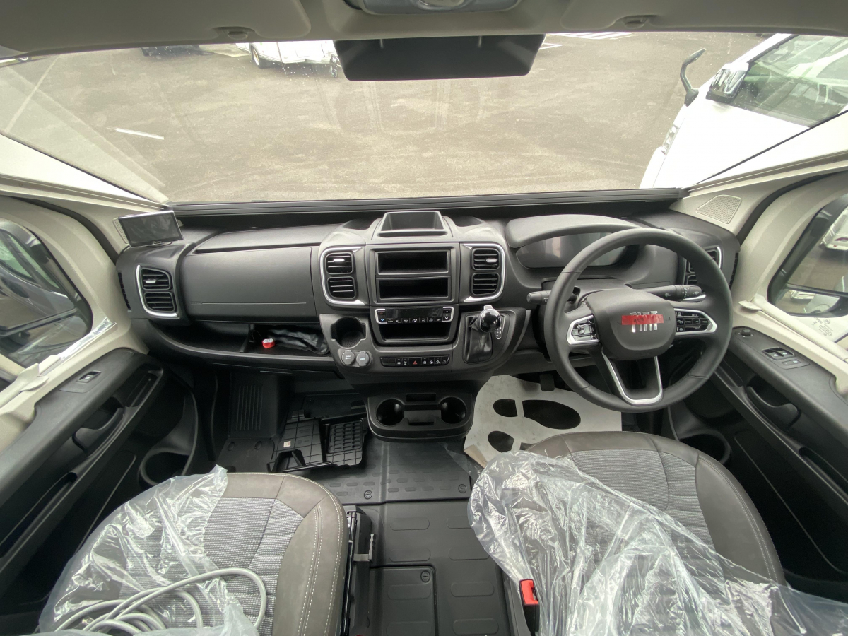 ADRIA TWIN SUPREME 640 SLB 新車未登録車!!最新のシリーズ10がベース車です!の画像