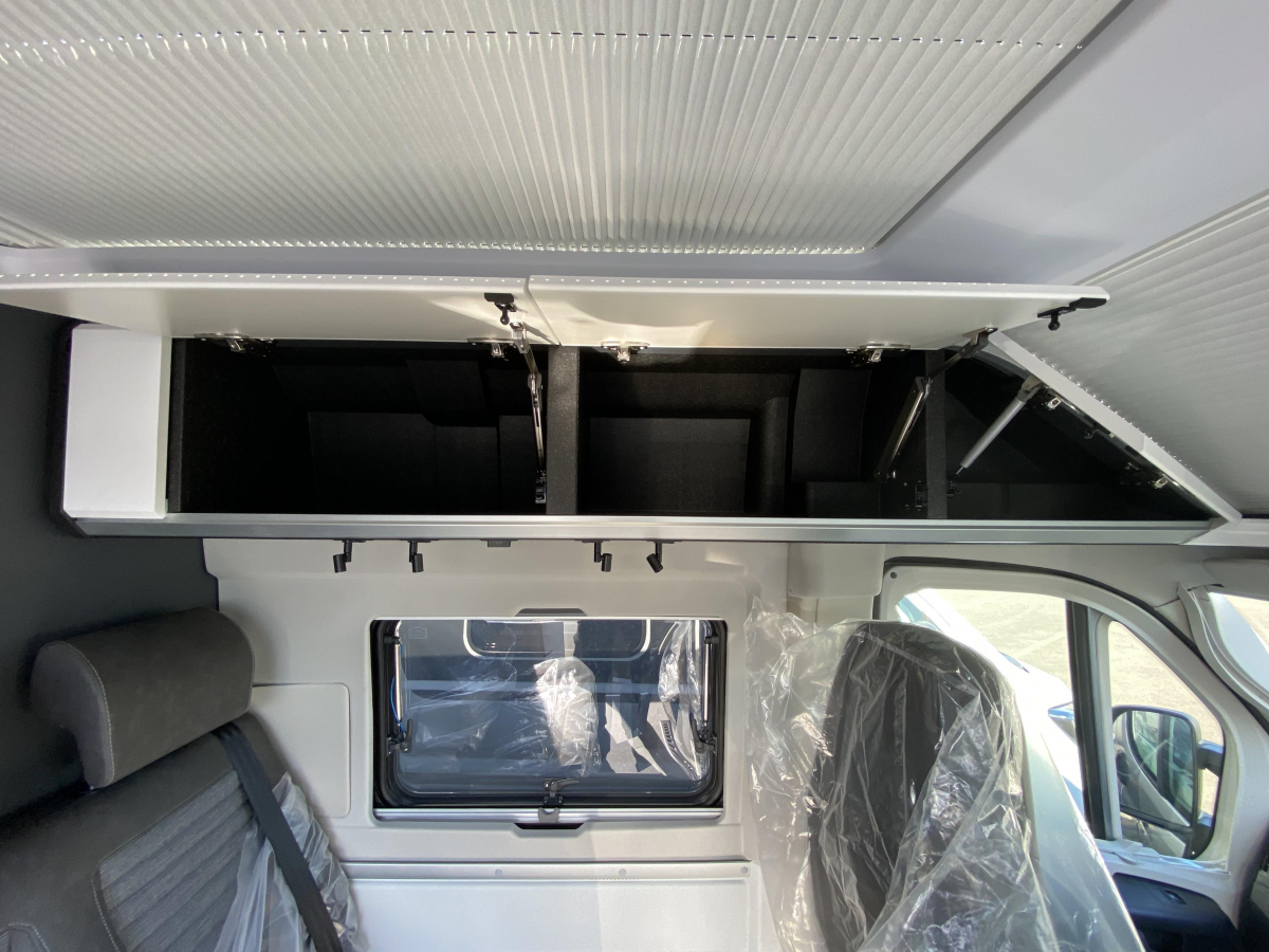 ADRIA TWIN SUPREME 640 SLB 新車未登録車!!最新のシリーズ10がベース車です!の画像