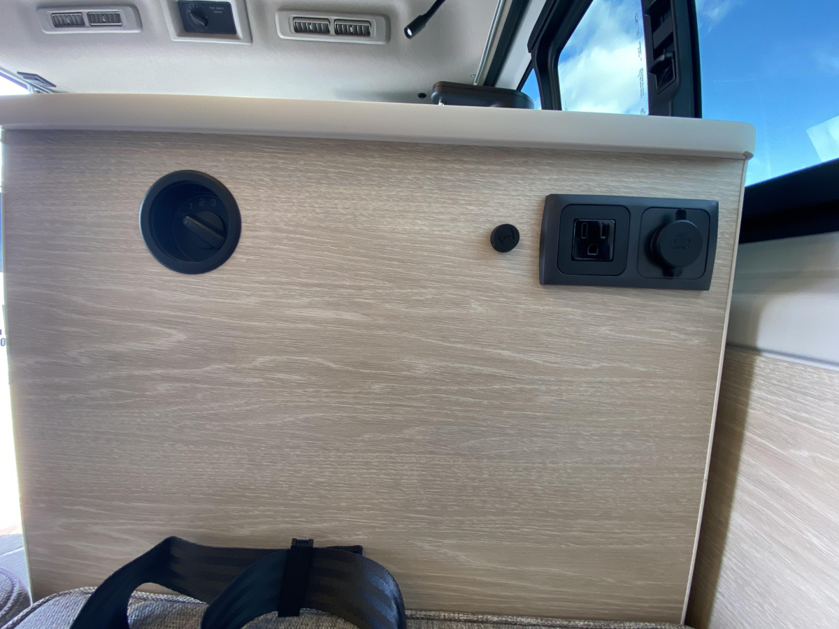 アネックス Arte3 EXCP+2 4WD 街乗りも旅もこなすキャンピングカー入庫!の画像