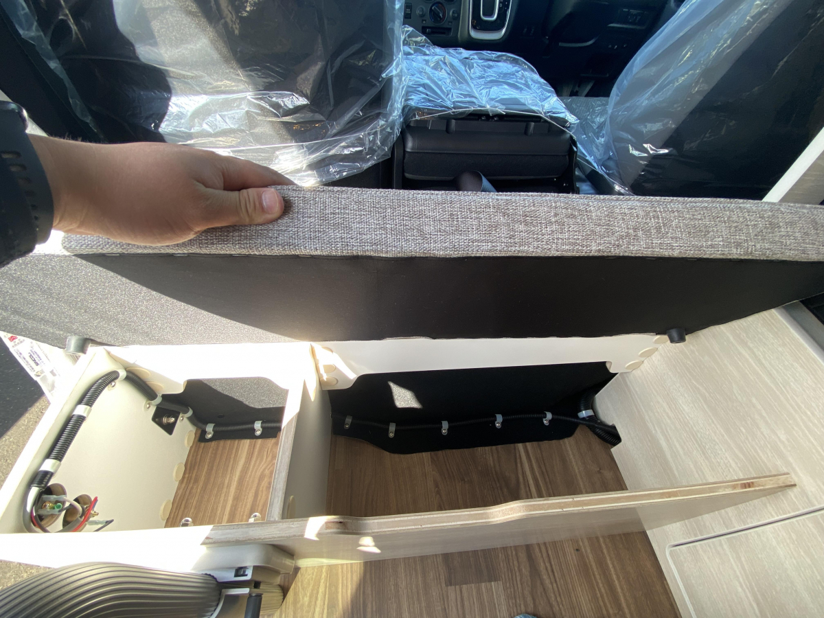 アネックス Arte3 EXCP+2 4WD 街乗りも旅もこなすキャンピングカー入庫!の画像