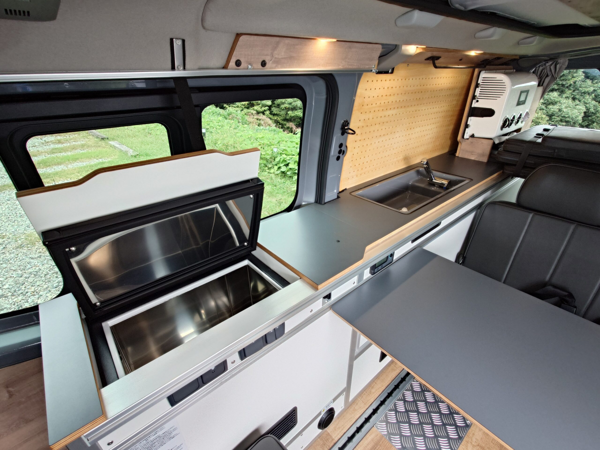 アネックス UTONE300  クーラーパッケージプラス　2WD-G　日産 キャラバンベース、「Urban(都会)」と「Nature(自然)」をつなぐエレベーティングルーフ(ER)搭載の次世代キャンパーの画像