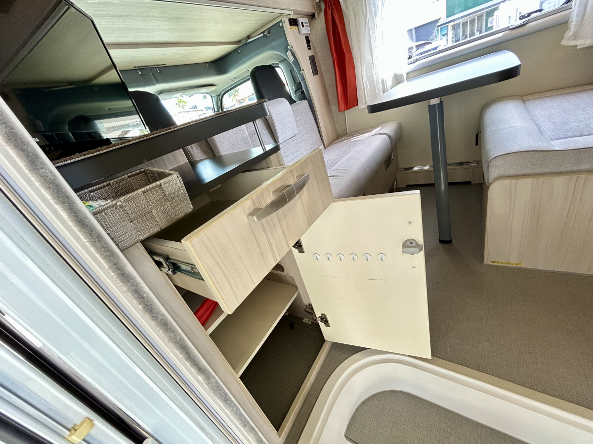  LIBERTY52SP 「家庭用エアコン標準装備。旅先でも快適なキャブコン」の画像