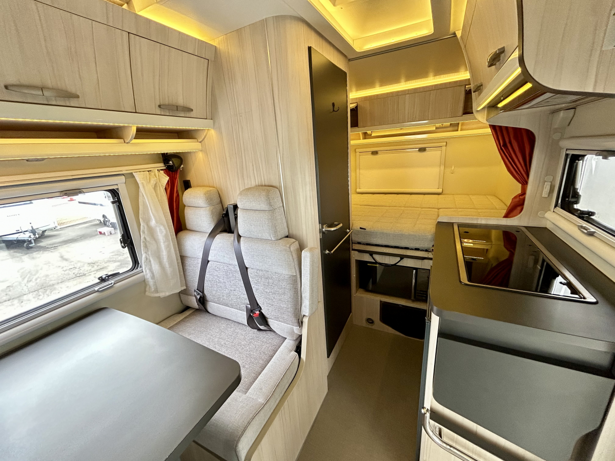  LIBERTY52SP 「家庭用エアコン標準装備。旅先でも快適なキャブコン」の画像