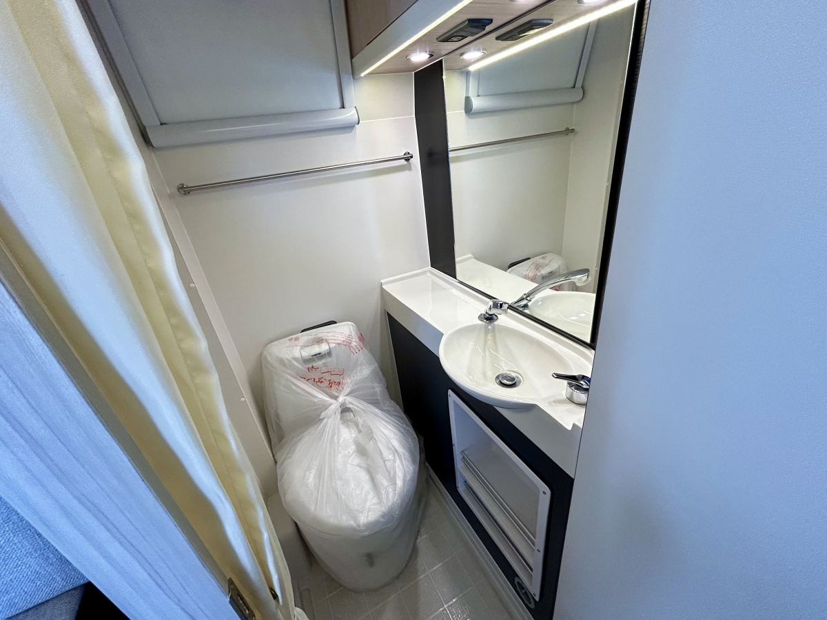  LIBERTY52SP 「家庭用エアコン標準装備。旅先でも快適なキャブコン」の画像
