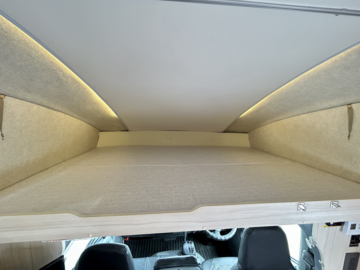  LIBERTY52SP 「家庭用エアコン標準装備。旅先でも快適なキャブコン」の画像