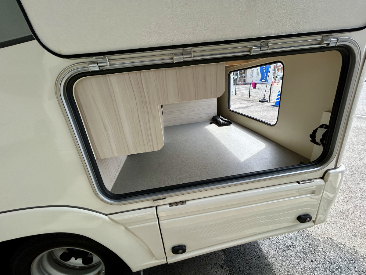  LIBERTY52SP 「家庭用エアコン標準装備。旅先でも快適なキャブコン」の画像