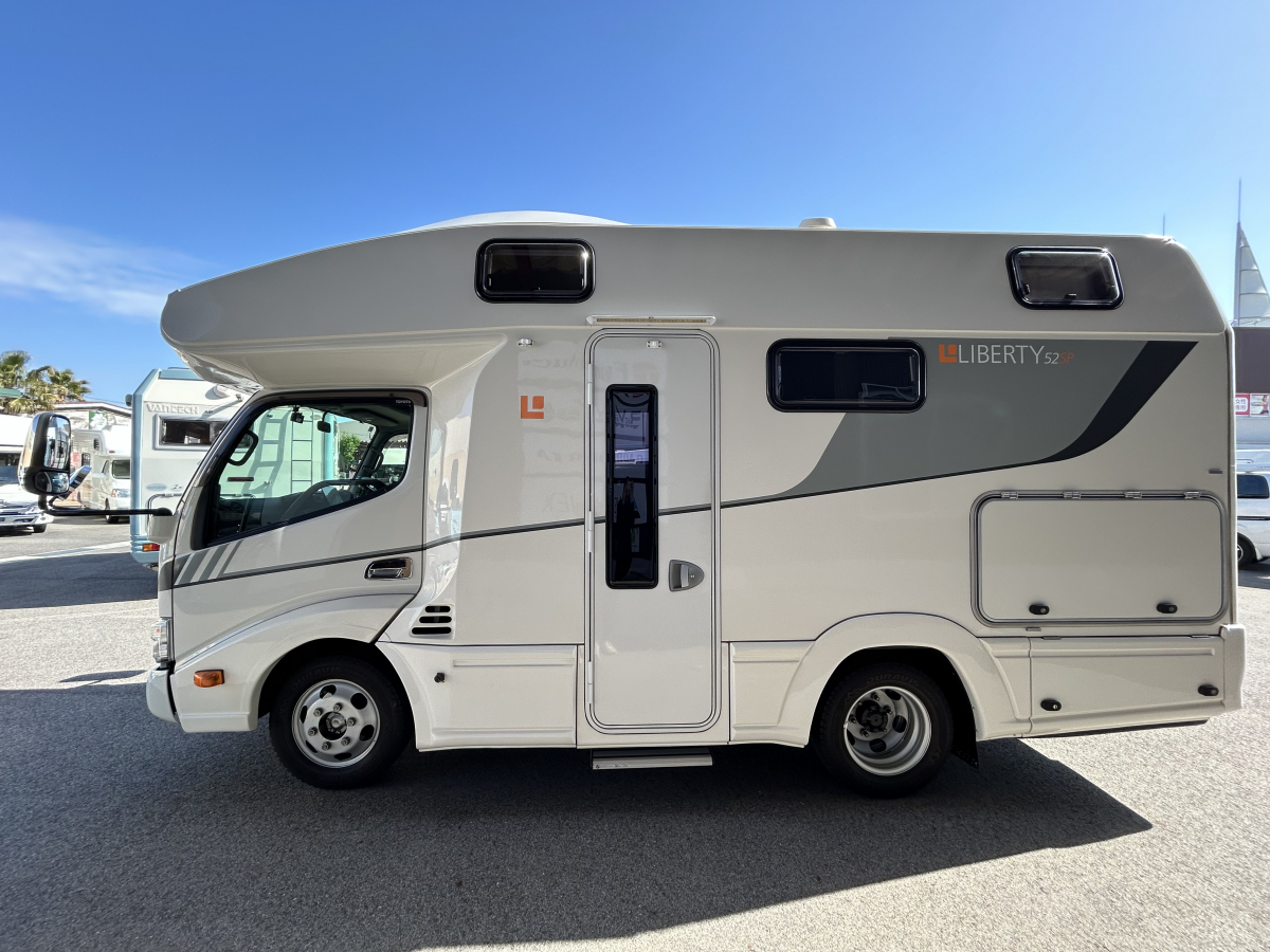  LIBERTY52SP 「家庭用エアコン標準装備。旅先でも快適なキャブコン」の画像