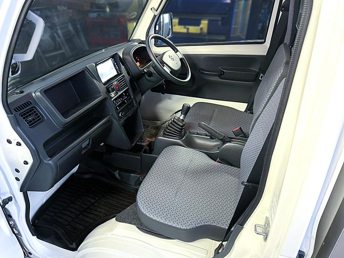 キャリートラック　 ゴールデンウイーク前大特価　ジムニー風フェイスキャリイ車中泊仕様　4WD(特装車ベース)の画像