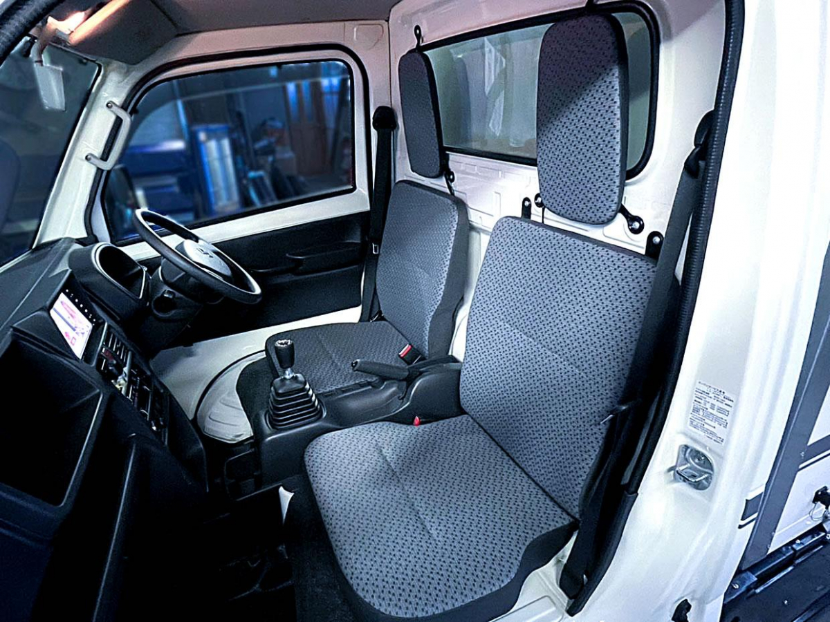  キャリートラック　 ゴールデンウイーク前大特価　ジムニー風フェイスキャリイ車中泊仕様　4WD(特装車ベース)の画像