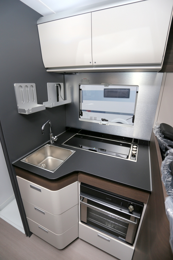 ADRIA MATRIX SUPREME 670 SL Live your best lifeの画像