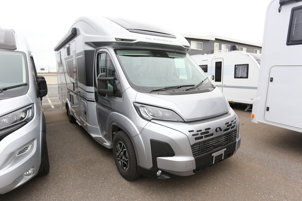 ADRIA MATRIX SUPREME 670 SL Live your best lifeの画像