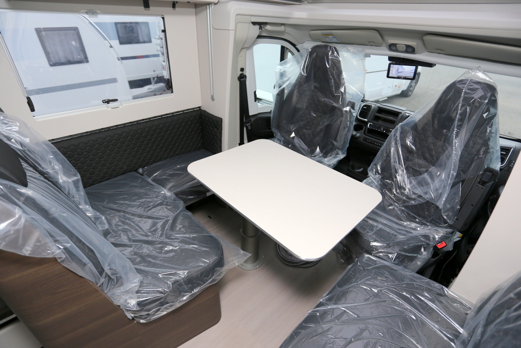 ADRIA MATRIX SUPREME 670 SL Live your best lifeの画像