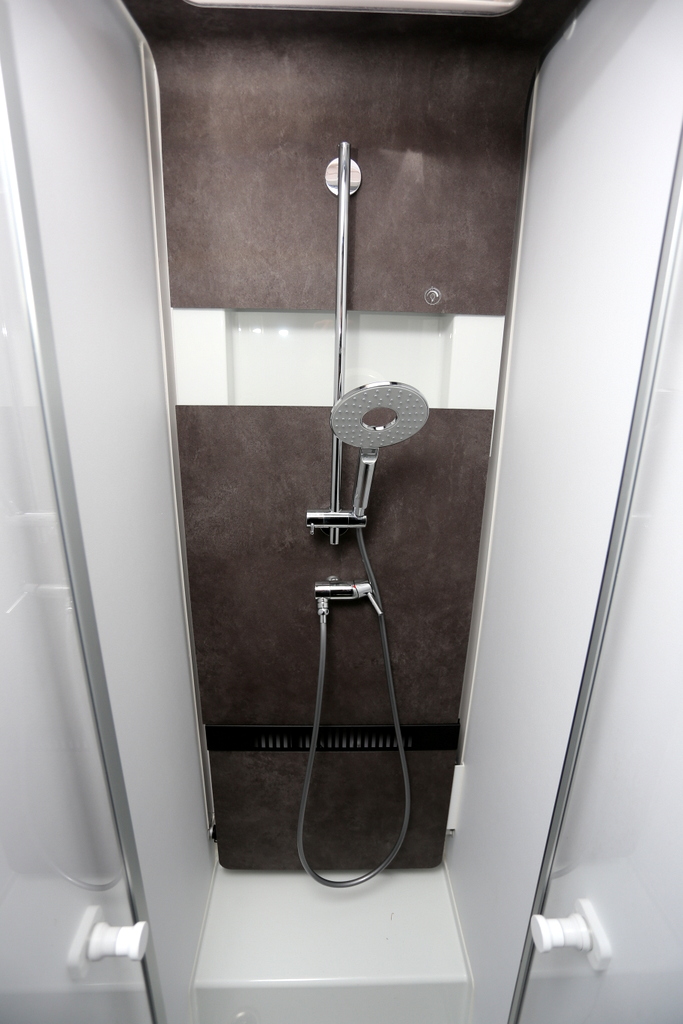 ADRIA MATRIX SUPREME 670 SL Live your best lifeの画像