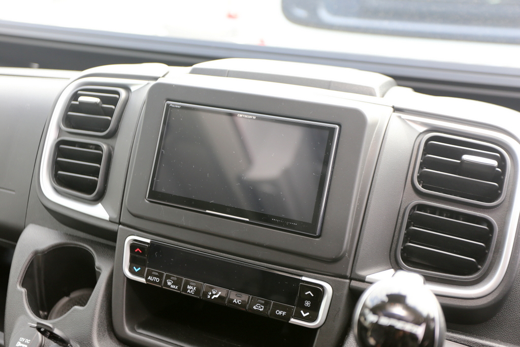  TWIN SPORTS 640 SGX Iconic new campervans.の画像