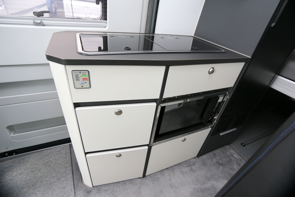  TWIN SPORTS 640 SGX Iconic new campervans.の画像