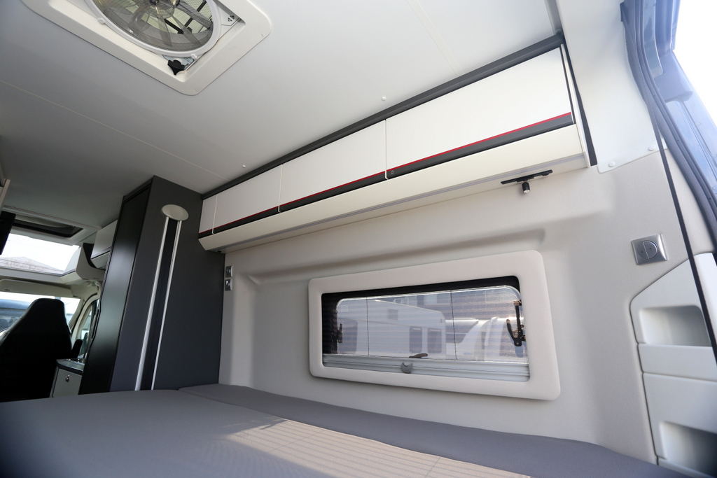  TWIN SPORTS 640 SGX Iconic new campervans.の画像