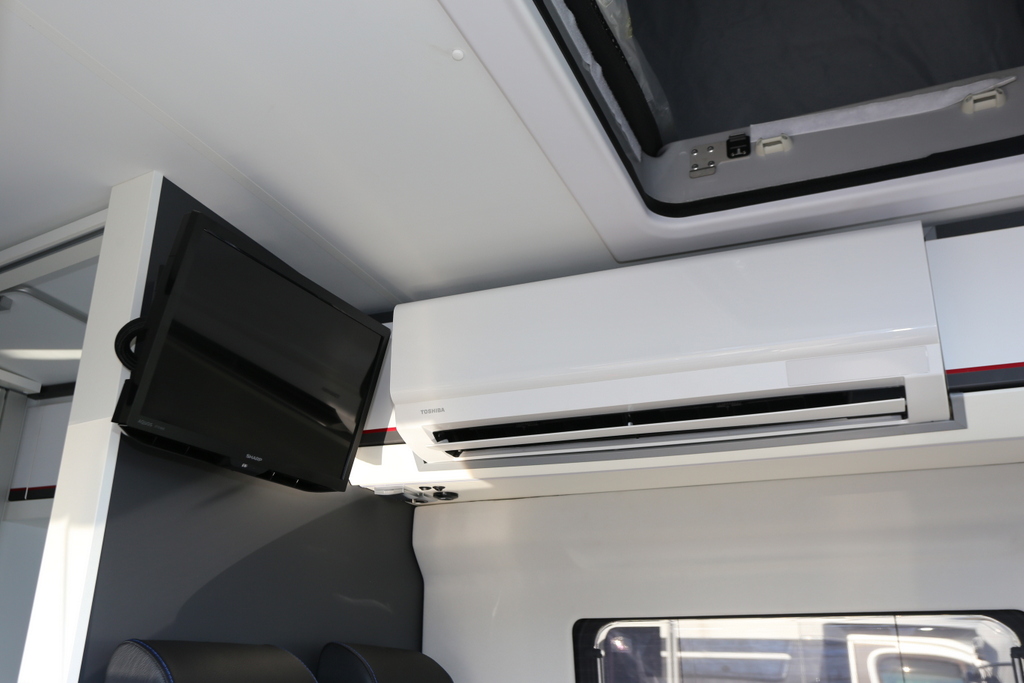 TWIN SPORTS 640 SGX Iconic new campervans.の画像