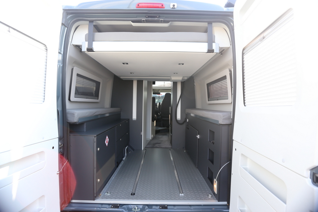  TWIN SPORTS 640 SGX Iconic new campervans.の画像