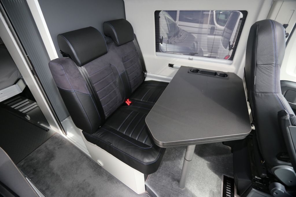 TWIN SPORTS 640 SGX Iconic new campervans.の画像
