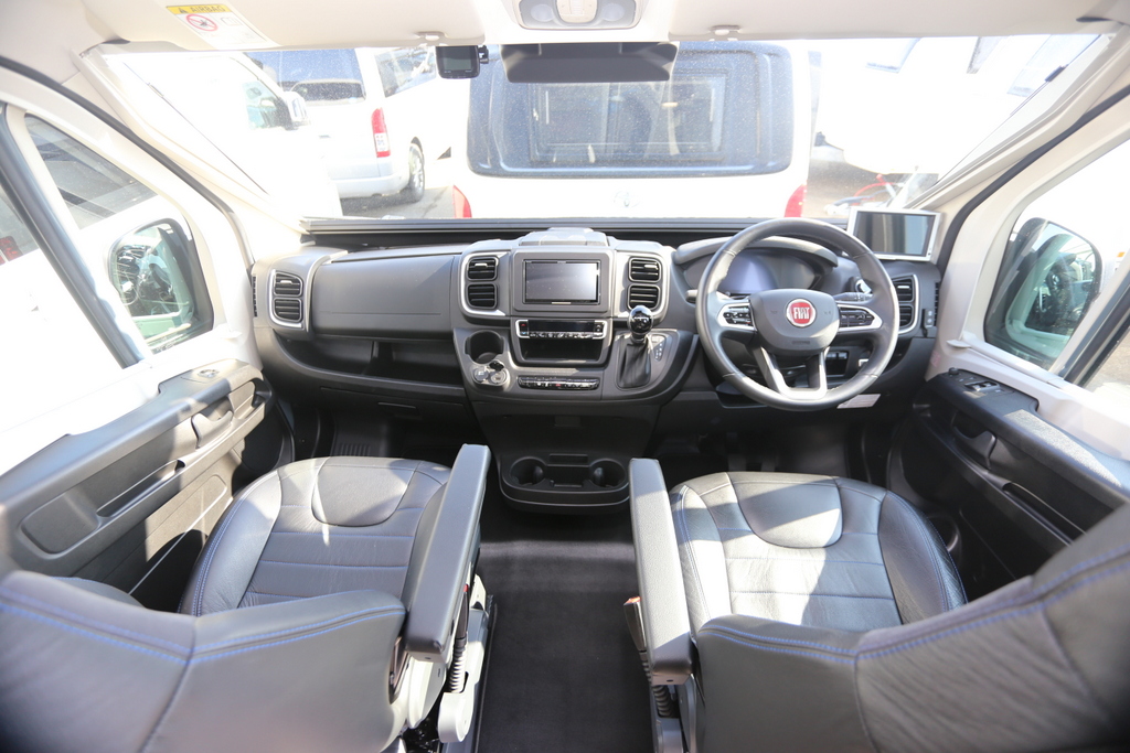  TWIN SPORTS 640 SGX Iconic new campervans.の画像