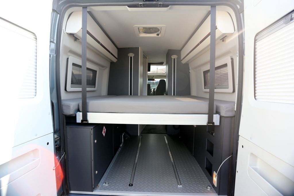  TWIN SPORTS 640 SGX Iconic new campervans.の画像
