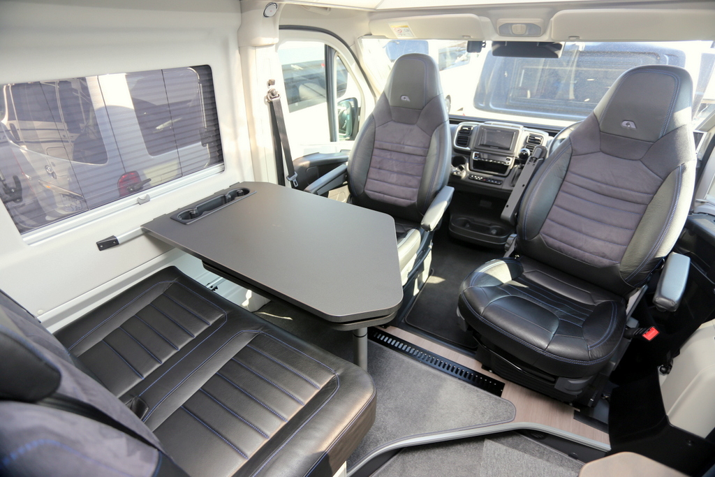  TWIN SPORTS 640 SGX Iconic new campervans.の画像