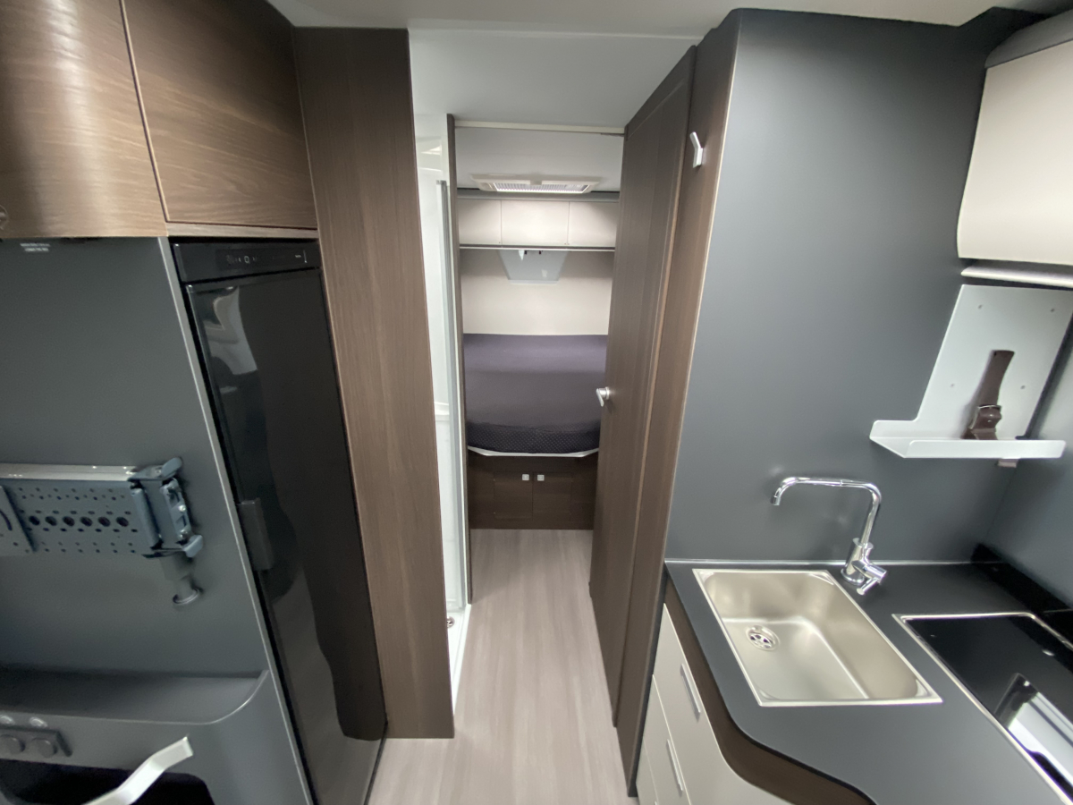 ADRIA MATRIX SUPREME 670 DC 世界のどこにいても、そこは五つ星の特等席。の画像