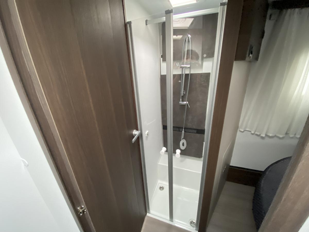 ADRIA MATRIX SUPREME 670 DC 世界のどこにいても、そこは五つ星の特等席。の画像